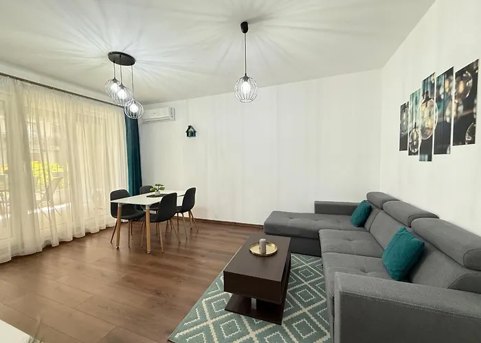 Unique Collection At Coresi Mall Lägenhet