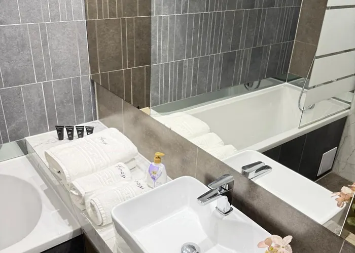 Apartment Unique Collection At Coresi Mall